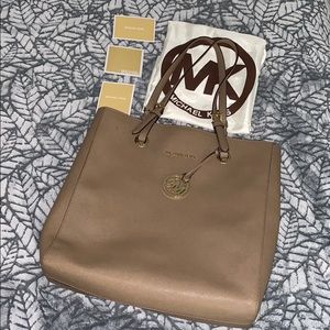 Michael Kors Jet Set Large Tote